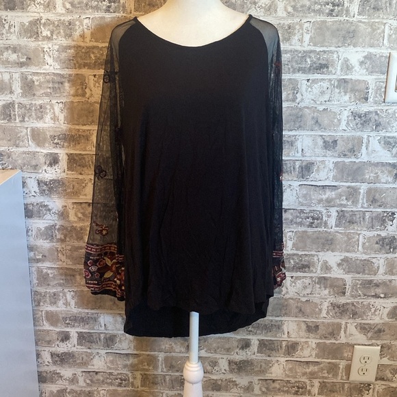 Maurice’s crewneck blouse. Long semi-sheer sleeves. Black. Size XXL. - Picture 3 of 16